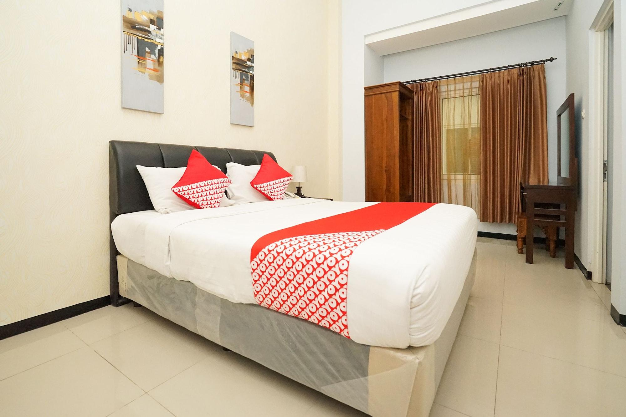 Oyo 282 Putri Utari Residence Malang Exterior foto