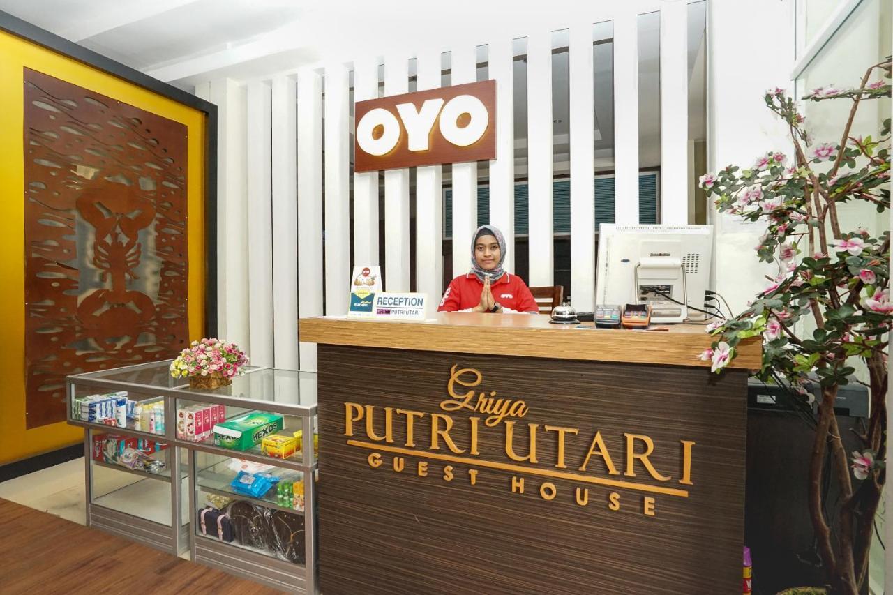 Oyo 282 Putri Utari Residence Malang Exterior foto