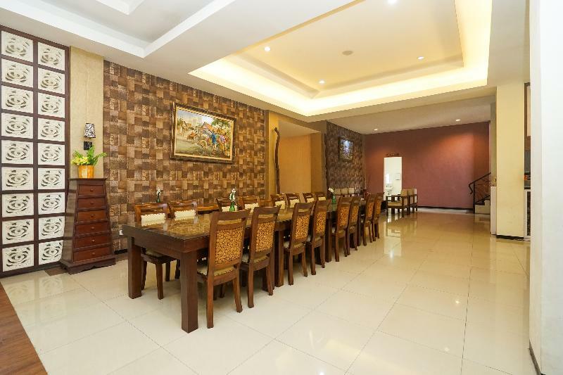 Oyo 282 Putri Utari Residence Malang Exterior foto